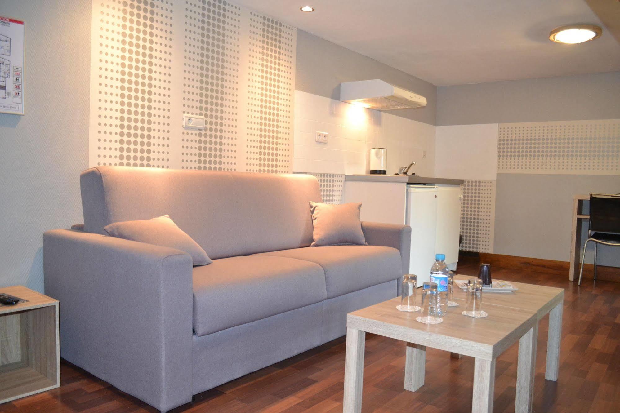Le Domaine Des Cigognes Hotel Ennevelin Ngoại thất bức ảnh
