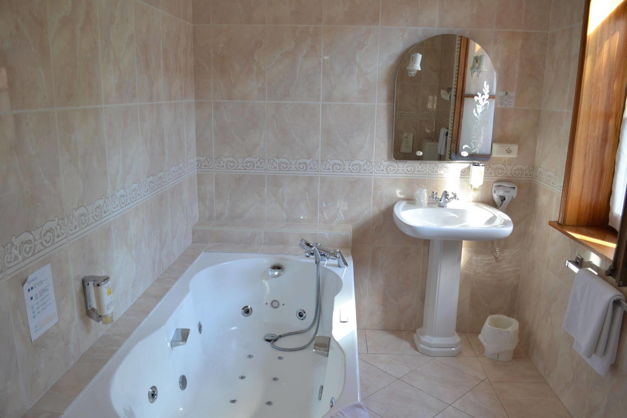 Le Domaine Des Cigognes Hotel Ennevelin Ngoại thất bức ảnh